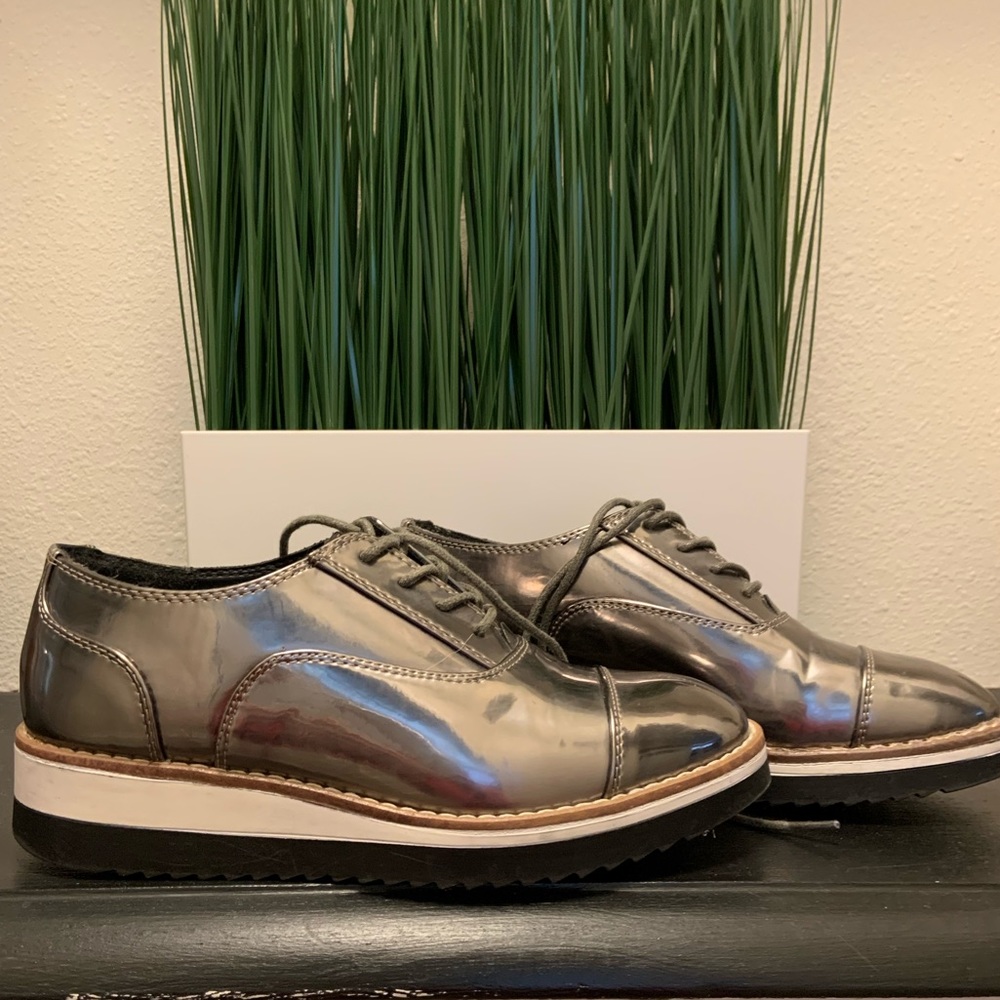 Dress shoes